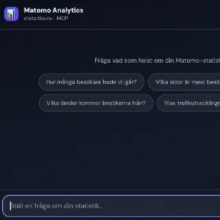 Chattgränssnitt där användaren frågar vilka landningssidor på webbplatsen som drog mest trafik föregående vecka.